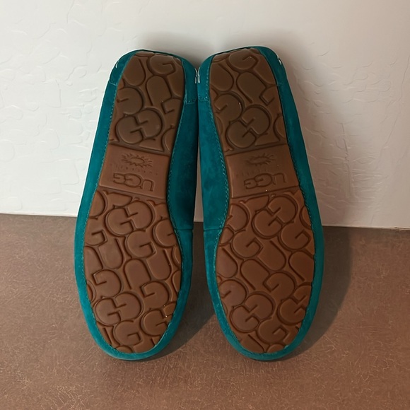 Ugg slippers size 7 - Picture 7 of 15